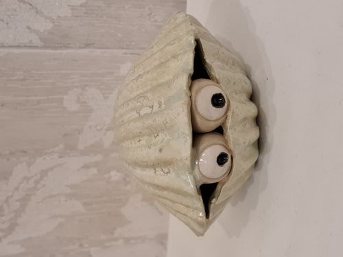 Keramik Muschel mit Augen mint Effekt 6 cm Handarbeit